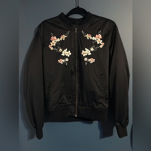 AEO- Womens Floral Embroidered Black Bomber Jacket - Picture 1 of 9